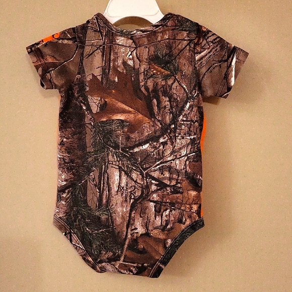 Carhartt "Future Hunter" short sleeve onesie/bodysuit - Picture 2 of 5